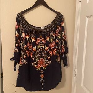 Naïf Women’s Top Long Sleeve Light Weight.Floral Ties on end of Sleeve. Plus. 1X